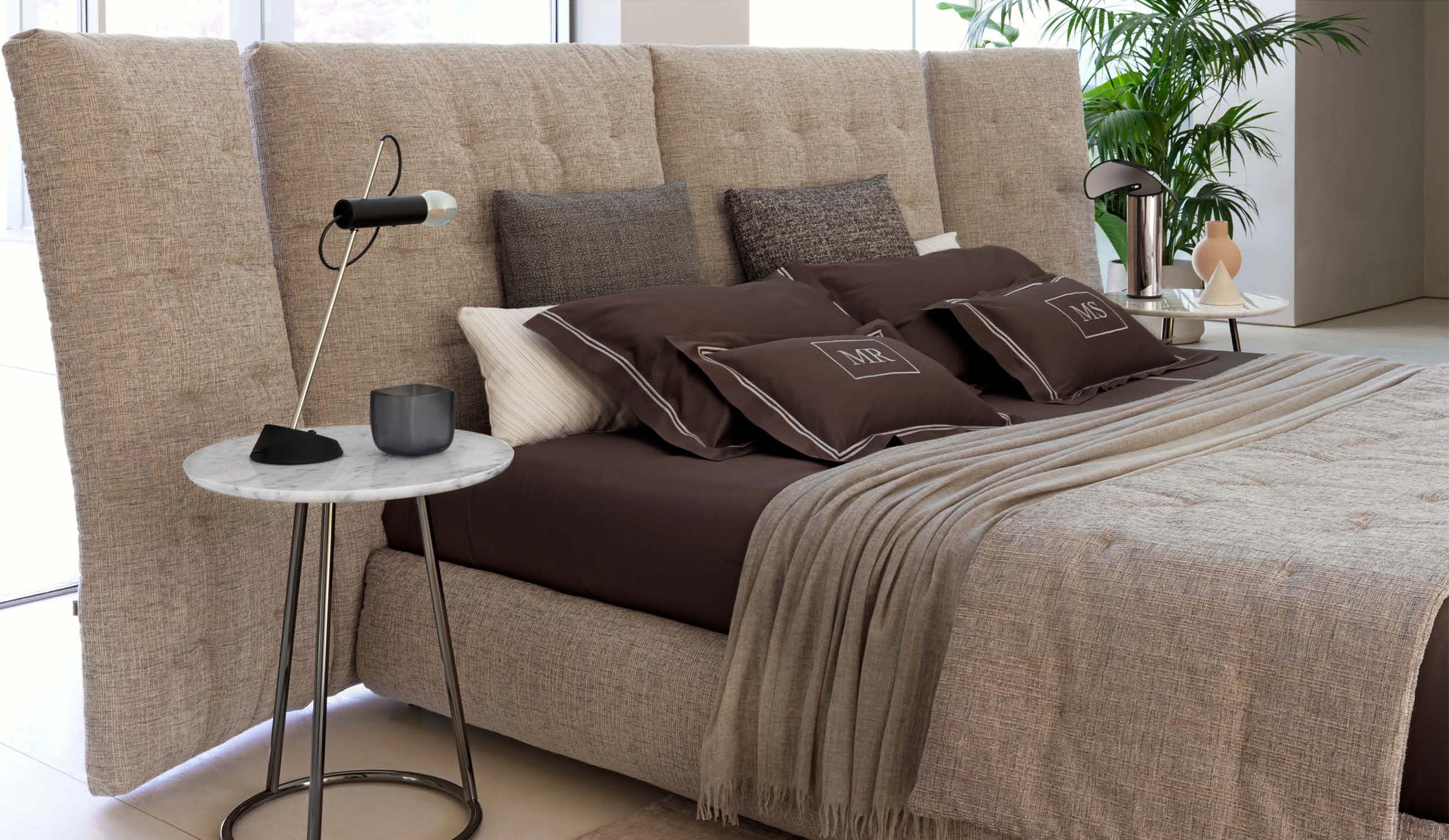 Letto Angle con paravento testata trapuntata - Flou