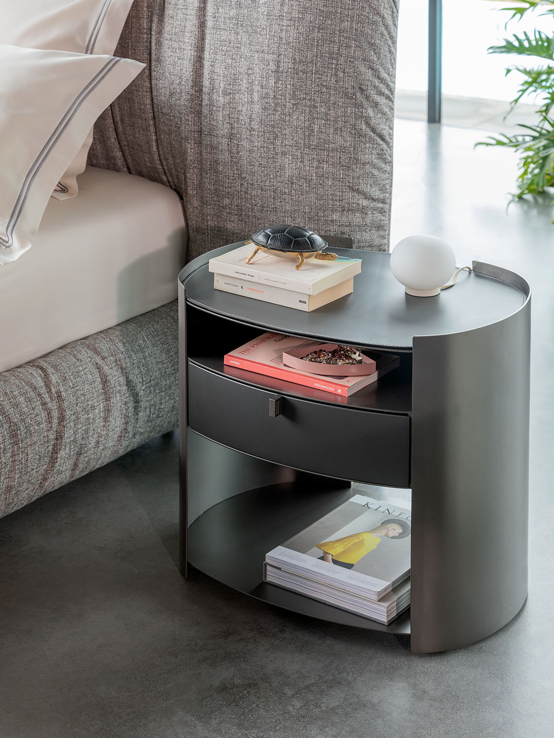 Lotus bedside table - Flou